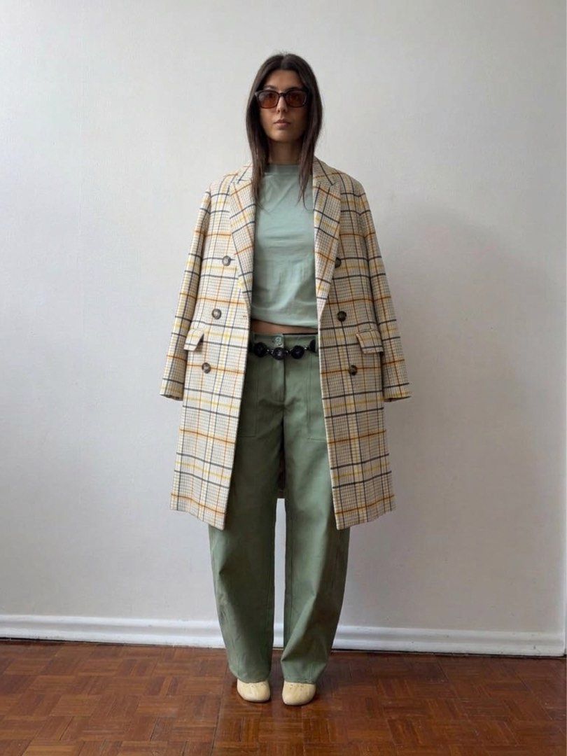 H&M Yellow Cream Plaid blazer coat (Category: Coats, Jackets and Outerwear) located in Manila. Submitted by morningthrifters (Listing ID 1470947906, Image 2). Description: 📝 This is an H&M women’s yellow and cream plaid double-breasted blazer coat featuring notch lapels, front flap pockets, and dark buttons. 📍Pateros Metro Manila 🚚 Jnt / Lalamove / Pickup 📐 Size small-medium 💗 Second time buyers has a free item, follow me to get updated. ⚠️ 
