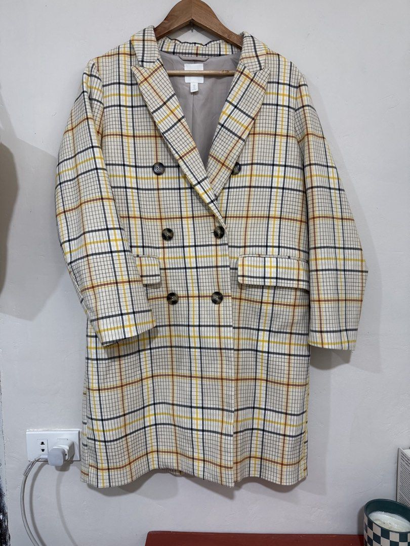 H&M Yellow Cream Plaid blazer coat (Category: Coats, Jackets and Outerwear) located in Manila. Submitted by morningthrifters (Listing ID 1470947906, Image 3). Description: 📝 This is an H&M women’s yellow and cream plaid double-breasted blazer coat featuring notch lapels, front flap pockets, and dark buttons. 📍Pateros Metro Manila 🚚 Jnt / Lalamove / Pickup 📐 Size small-medium 💗 Second time buyers has a free item, follow me to get updated. ⚠️ 