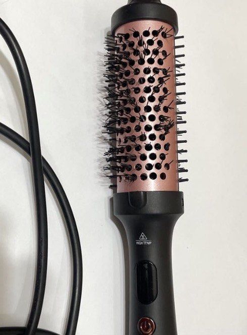 HODEKT THERMAL BRUSH (Category: Hair) located in Manila. Submitted by lwnhh (Listing ID 1471061480, Image 2). Description: HODEKT THERMAL BRUSH ₱500 - pre-loved, lady owned - only used a few times - with original box - Perfect for creating curls and waves - Stylish black and rose gold color - Adjustable power and heat settings - Easy to use for effortless styling.
