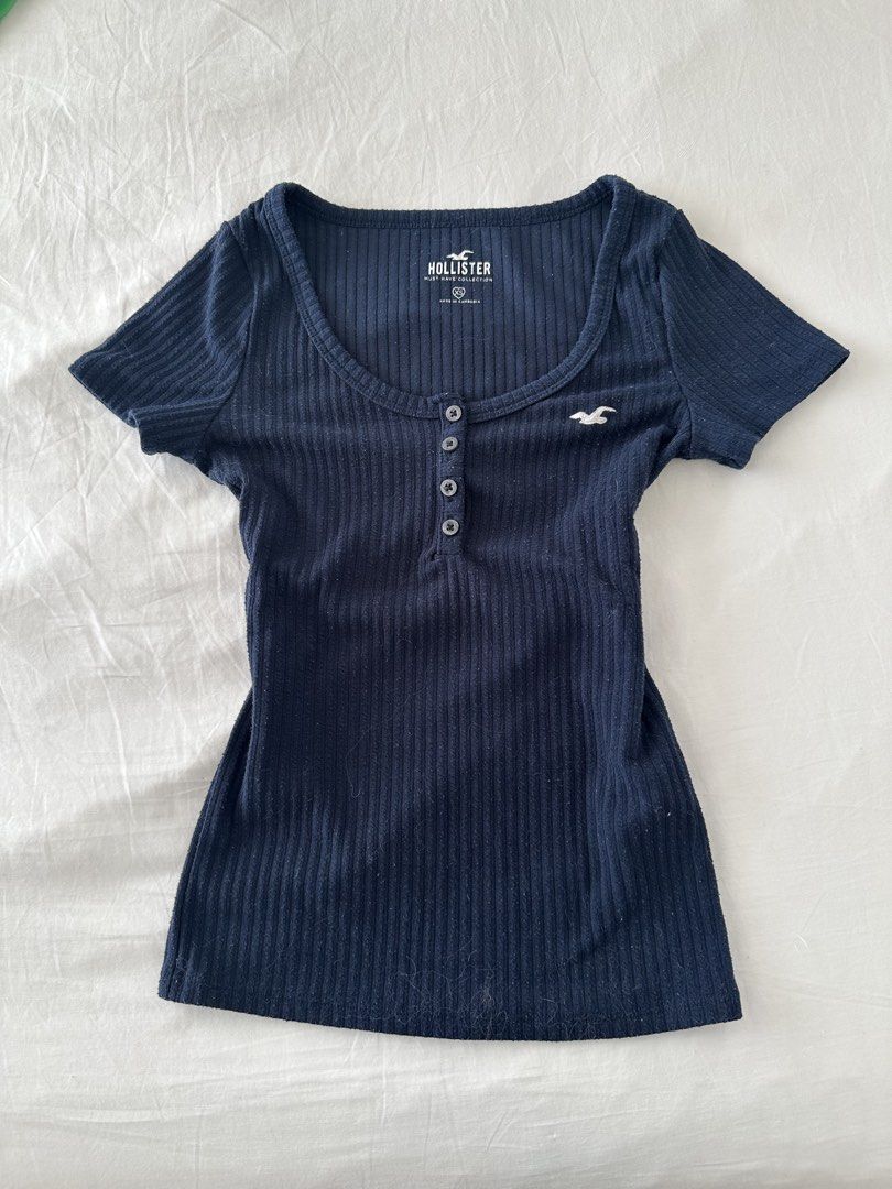 hollister button up short sleeve (Category: Shirts) located in Quezon City. Submitted by 49diam (Listing ID 1470954396, Image 1). Description: sf shouldered by buyer.