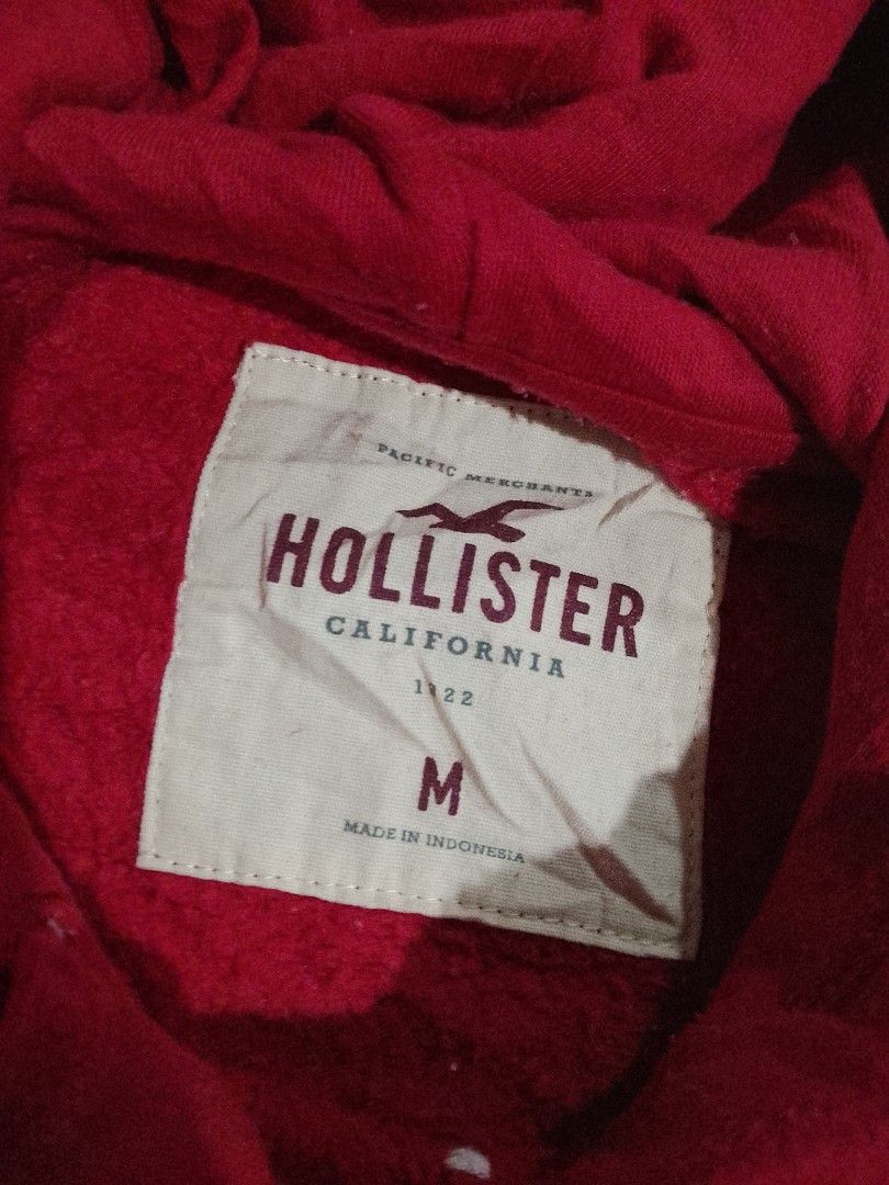 HOLLISTER JACKET (Category: Coats, Jackets and Outerwear) located in Cavite. Submitted by jftxthrift (Listing ID 1471043907, Image 2). Description: 21x25 needs wash.