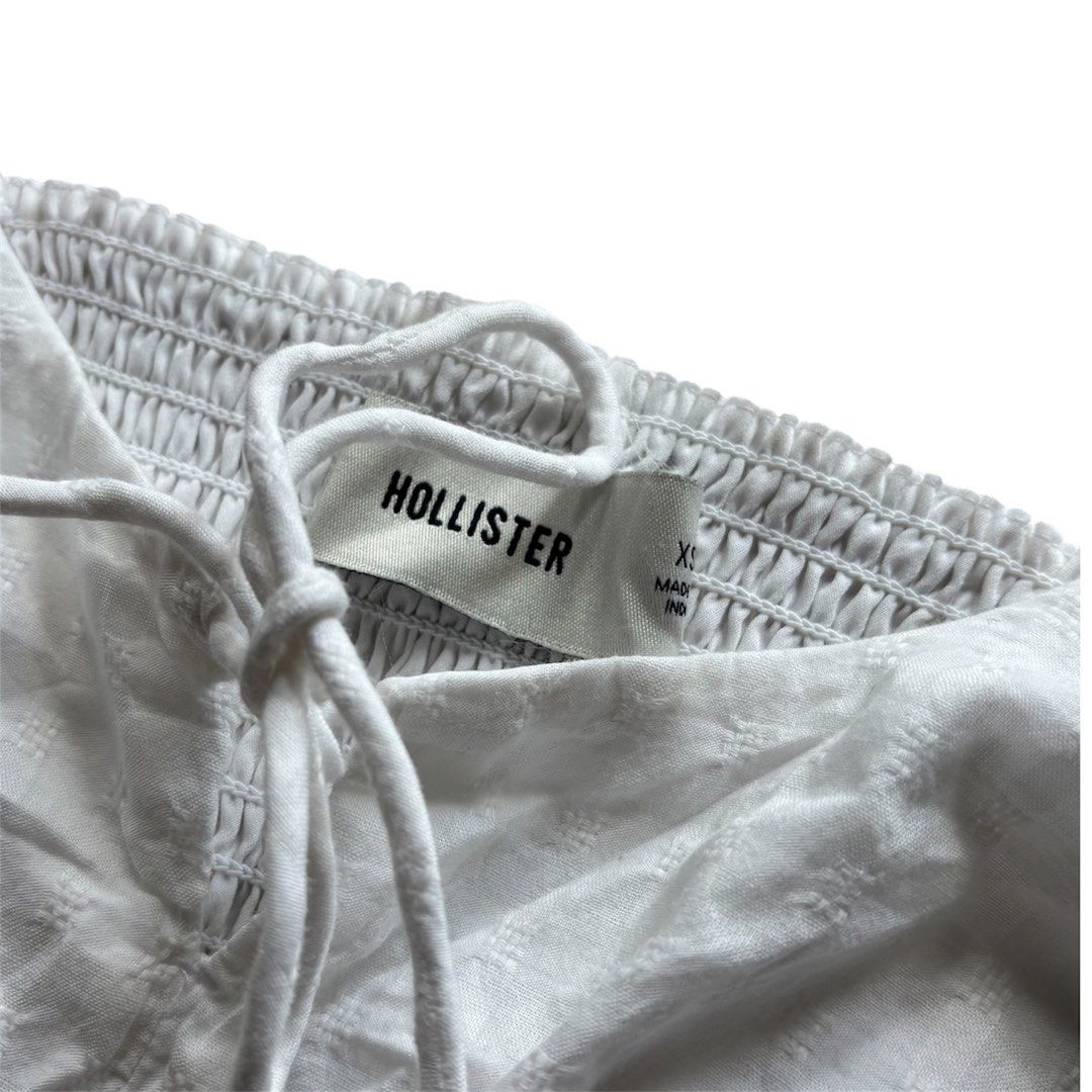 Hollister y2k Blouse (Category: Blouses) located in Mandaluyong City. Submitted by iceicethrift (Listing ID 1470963150, Image 2). Description: no issues free sf for luzon xs on tag dm for pic requests.