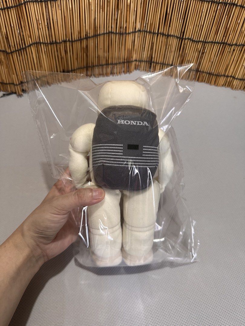 Honda ASIMO Robot Articulated Plush Toy (Category: Plushies & Soft Toys) located in Manila. Submitted by konami_bjork (Listing ID 1471115556, Image 2). Description: - Official Honda ASIMO robot plush toy in classic white and black - 🤩🇯🇵 from Japan Box - Stands upright on its own for easy display -₱2,500 only negotiable .