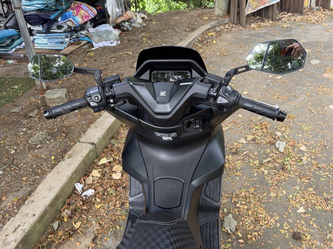 Honda PCX 160 Scooter Matte Black (Category: Motorbikes for Sale) located in Manila. Submitted by calangichr11225 (Listing ID 1471038442, Image 1). Description: FOR SALE: HONDA PCX 160 ROADSYNC 2025 ✅ 2025 Model – PCX 160 RoadSync ✅1st owner ✅2 original key ✅ 7,200 km mileage ✅ Good condition ✅ Complete papers ✅ RCB RB6 mags ✅ With top box SMOK ✅ Registered until 2028 ✅ Alagang motor 📍 Location: General Trias, Cavite / Cubao Queon City Rfs: Need
