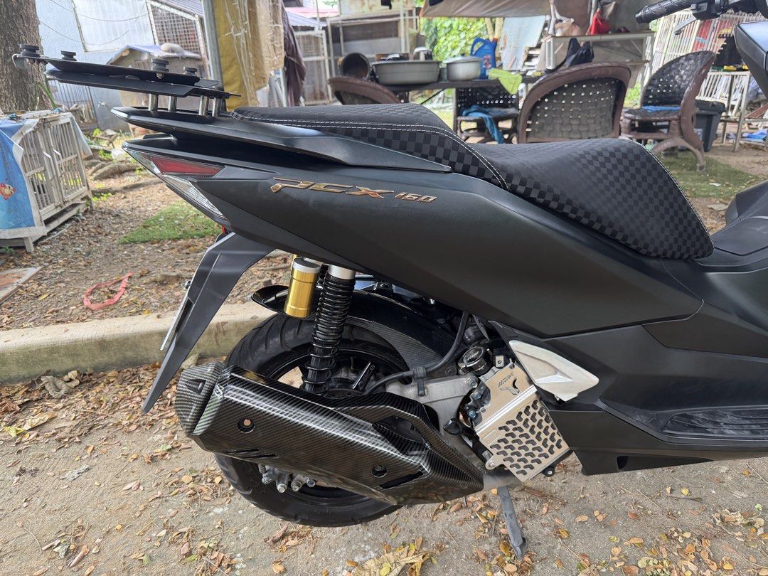 Honda PCX 160 Scooter Matte Black (Category: Motorbikes for Sale) located in Manila. Submitted by calangichr11225 (Listing ID 1471038442, Image 3). Description: FOR SALE: HONDA PCX 160 ROADSYNC 2025 ✅ 2025 Model – PCX 160 RoadSync ✅1st owner ✅2 original key ✅ 7,200 km mileage ✅ Good condition ✅ Complete papers ✅ RCB RB6 mags ✅ With top box SMOK ✅ Registered until 2028 ✅ Alagang motor 📍 Location: General Trias, Cavite / Cubao Queon City Rfs: Need