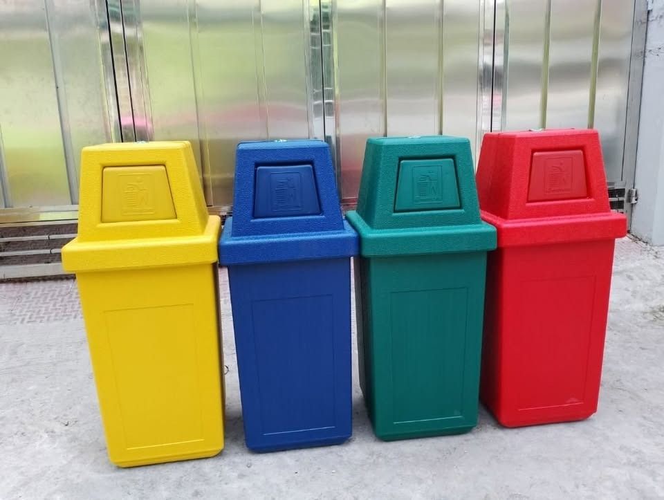 HOODED TRASH BIN (Category: Waste Bins & Bags) located in Caloocan City. Submitted by epicdragon.cf8b55 (Listing ID 1470984194, Image 1). Description: HOODED TRASH BIN BRAND: GREEN CARE 120 LITERS- 42L X 42W X 109.5H We also have Barrier / traffic cone / ppe's / cover all Trash bin / cooler box / kayak / freezer jacket Safety shoes / rainboots/ raincoat ✅ actual picture 💯 % Legit Dealer supplier 💯 % guaranteed heavyduty 💯 % GOOD CONDITION ☎️ 8