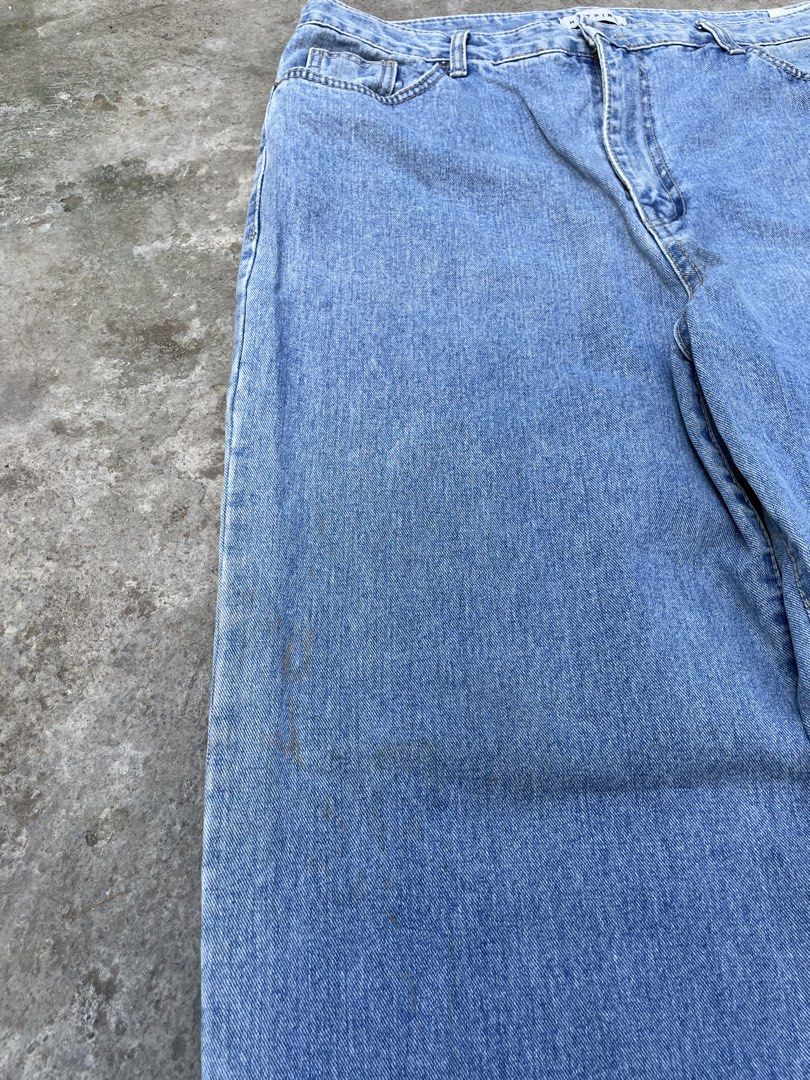 Hot Ping Baggy Jeans (Category: Jeans) located in Roxas City. Submitted by patch_archive (Listing ID 1471060541, Image 3). Description: Hot Ping Baggy Jeans 📏 ACTUAL DIMENSION USING INCHES 👖 WAIST : 35 👖 LENGTH : 43 👖 THIGH : 14 👖 HEM : 10 👖 FLAWS : FLAWS AT THE PIC 🏷️ PRICE : 550 PHP + SF * MESSAGE ME IF YOU HAVE ANY OTHER QUESTION ABOUT SIZING . 🚚 Local shipping fee ( 70-85 Php) ✈️ International Shipping fee cost “DM” 💳 Mode of payment