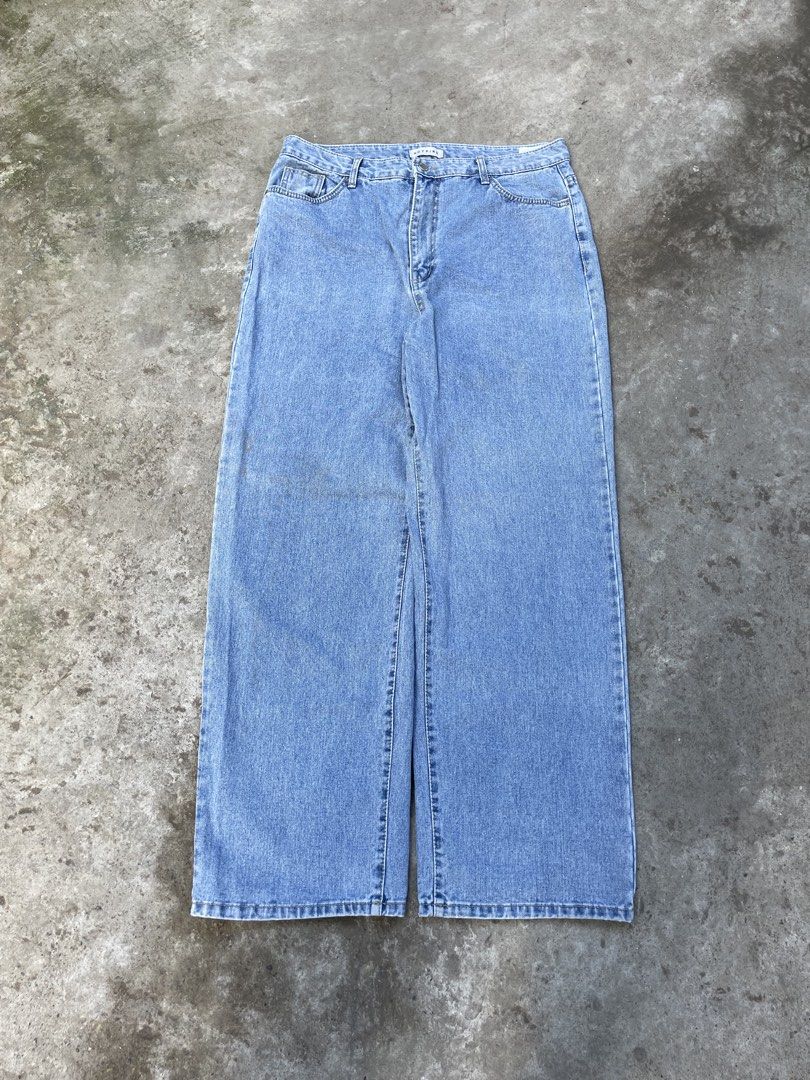 Hot Ping Baggy Jeans (Category: Jeans) located in Roxas City. Submitted by patch_archive (Listing ID 1471060541, Image 1). Description: Hot Ping Baggy Jeans 📏 ACTUAL DIMENSION USING INCHES 👖 WAIST : 35 👖 LENGTH : 43 👖 THIGH : 14 👖 HEM : 10 👖 FLAWS : FLAWS AT THE PIC 🏷️ PRICE : 550 PHP + SF * MESSAGE ME IF YOU HAVE ANY OTHER QUESTION ABOUT SIZING . 🚚 Local shipping fee ( 70-85 Php) ✈️ International Shipping fee cost “DM” 💳 Mode of payment