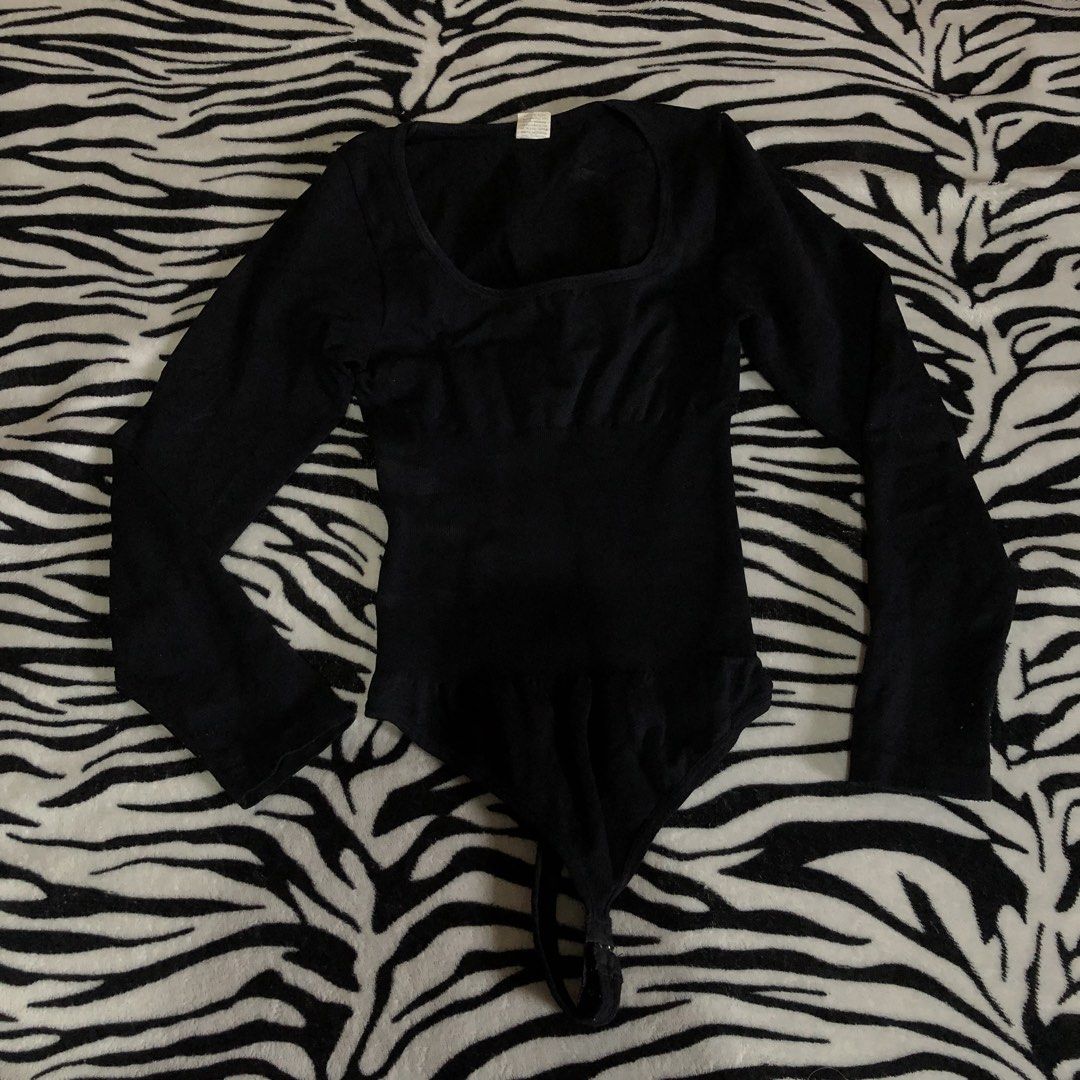 Hottie diary Longsleeve (Category: Longsleeves) located in Muntinlupa City. Submitted by ksclocollection (Listing ID 1471000349, Image 1). Description: Hottie diary longsleeve bodysuit small on tag.
