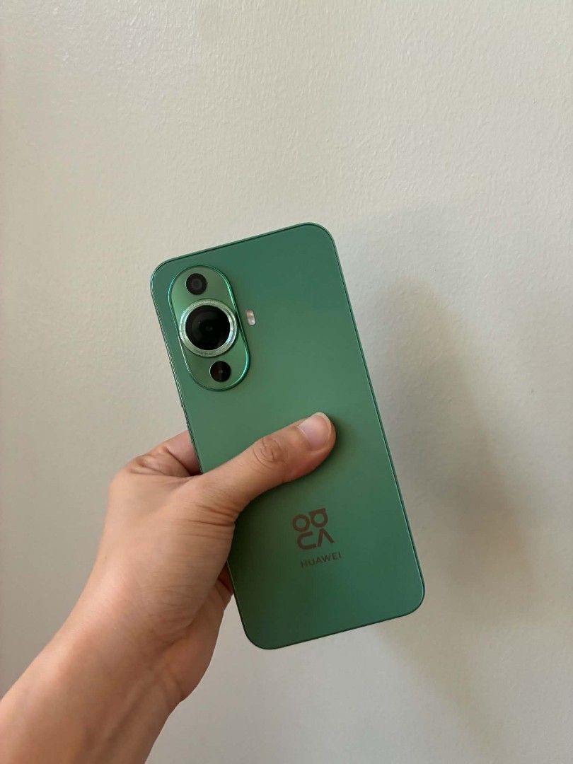 HUAWE NOVA 11 (Category: Huawei) located in Muntinlupa City. Submitted by yourgirlchari_ (Listing ID 1471087354, Image 3). Description: The Huawei Nova 11 is an upper mid-range 4G smartphone featuring a slim flat-edged design, an OLED display, and fast charging capabilities. - Brand/Model: Huawei Nova 11 - Color: Green - Storage: 256GB - Condition: Excellent, well-maintained - Inclusions: Complete with original box, charger, and documentation - M