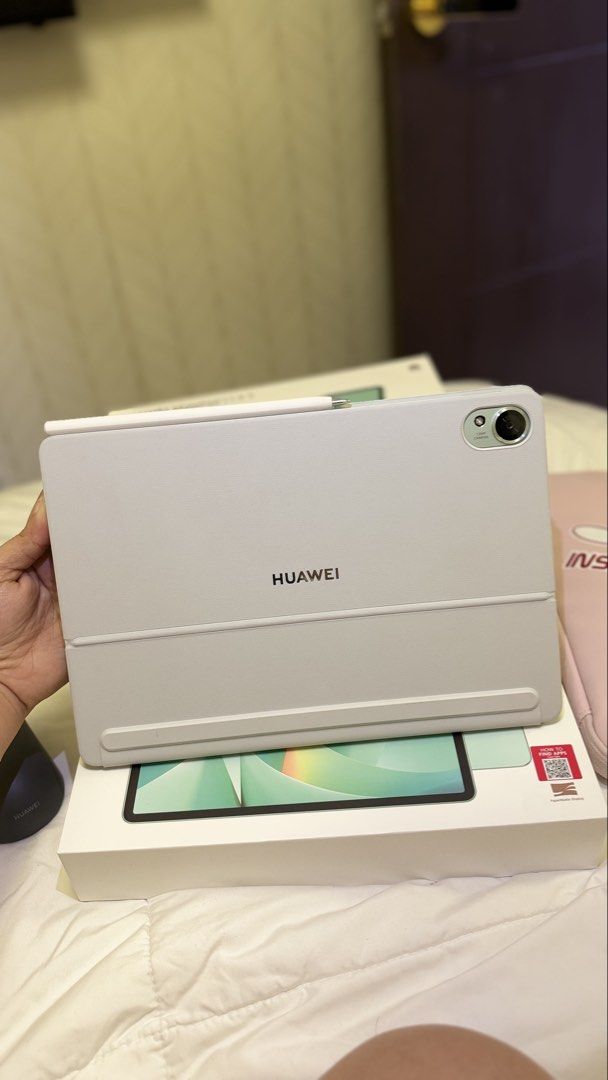 HUAWEI MATEPAD 11.5S (LAPTOP-LIKE SETUP, TABLET PORTABILITY) (Category: Laptops & Notebooks) located in Manila. Submitted by dearly.essentials (Listing ID 1471069496, Image 2). Description: .