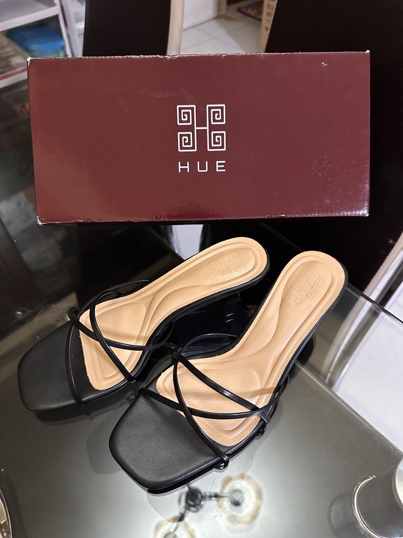 Hue Manila “Katya Noir” Everyday Leather Heels (Black) (Category: Heels) located in Angeles City. Submitted by kylachloe (Listing ID 1471069187, Image 1). Description: Hue Manila “Katya Noir” Everyday Leather Heels (Black) SIZE: 7 Women’s Selling Price: ₱1,450 Original Price: ₱1,649 USED TWICE ONLY — IN GREAT CONDITION‼️ (comes in original box) 100% legit and authentic Proof of authenticity available upon request 📍Angeles City, Pampanga Meetup w