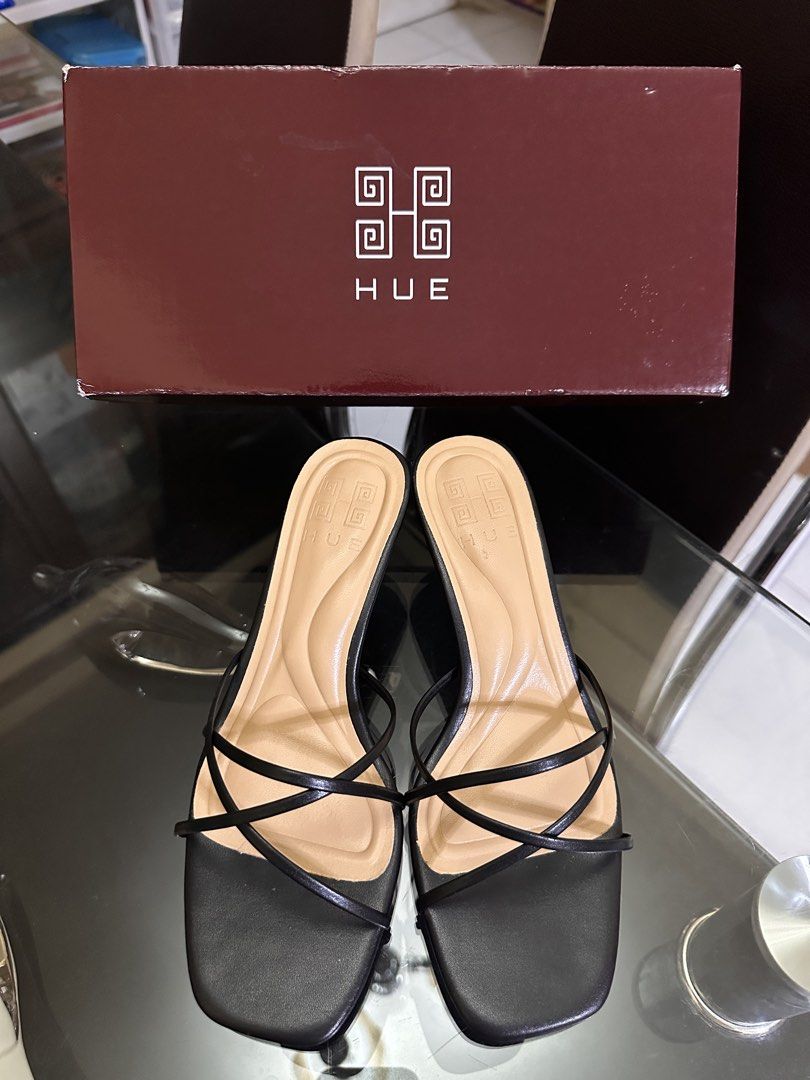 Hue Manila “Katya Noir” Everyday Leather Heels (Black) (Category: Heels) located in Angeles City. Submitted by kylachloe (Listing ID 1471069187, Image 3). Description: Hue Manila “Katya Noir” Everyday Leather Heels (Black) SIZE: 7 Women’s Selling Price: ₱1,450 Original Price: ₱1,649 USED TWICE ONLY — IN GREAT CONDITION‼️ (comes in original box) 100% legit and authentic Proof of authenticity available upon request 📍Angeles City, Pampanga Meetup w