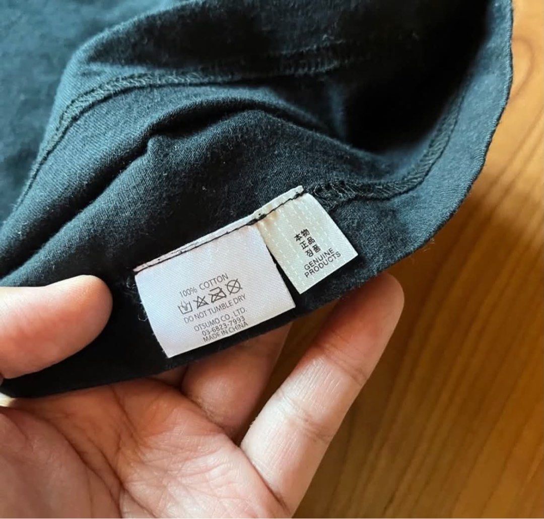 Human Made Black T-Shirt (Category: Tshirts & Polo Shirts ) located in Caloocan City. Submitted by landcruiser76__ (Listing ID 1471058142, Image 2). Description: - Brand: Human Made - Color: Black - Size: Large (L) - Material: 100% Cotton - Design: Minimalist style featuring a small white heart logo print near the bottom hem - Details: Includes genuine interior product labeling and care instructions - Origin: Made in China Condition : good condis