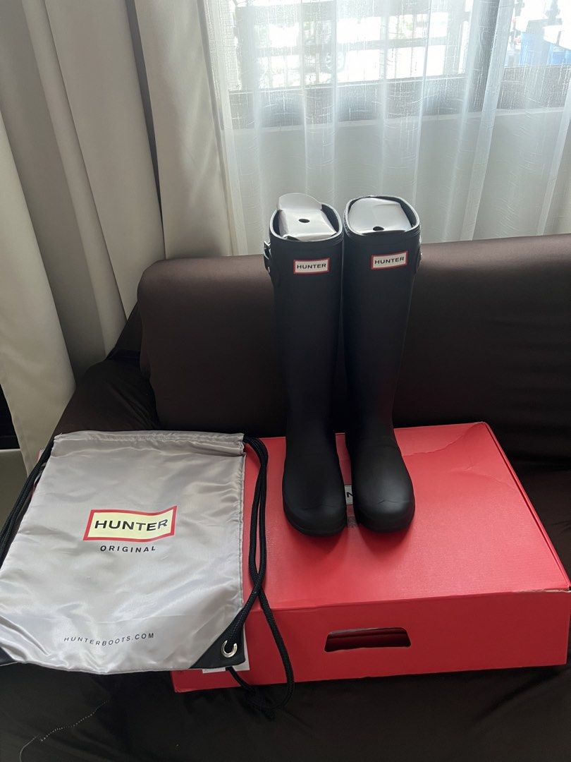 Hunter Original Tour Tall Rain Boots (Category: Boots) located in Mabalacat. Submitted by thriftaround.ph (Listing ID 1471024602, Image 1). Description: Hunter Original Tour Tall Rain Boots - Matte Black - Size: UK 6 / US 8 / EU 39 - Condition: Brand new, never worn, with internal cardboard shapers and tissue paper still intact - Inclusions: Box and drawstring dust bag.