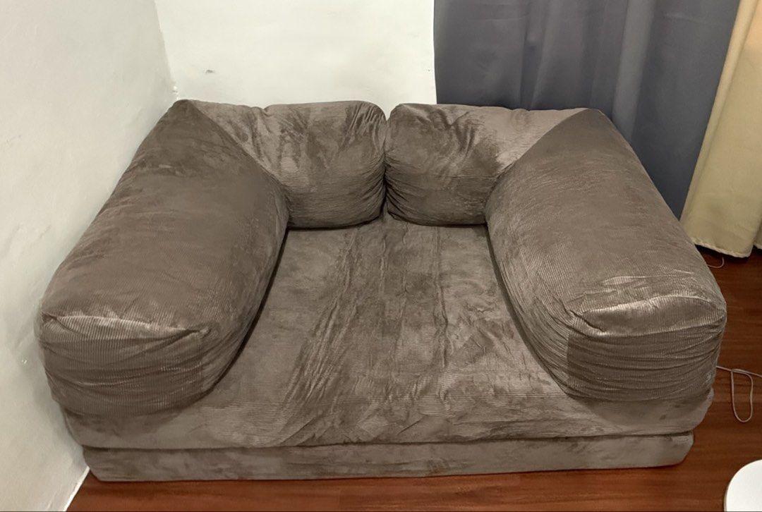 hygge Teddy+ Sofa (Category: Sofas) located in Manila. Submitted by maixxx_ (Listing ID 1471029270, Image 2). Description: Bought it at price: ₱32,000 (you can check po sa official website nila ung SRP) Selling it at: ₱20,000 Negotiable yung priceee. For delivery or pick-up lang since it’s really heavy. - Size: 150cmx100cmx70cm - 2 seater kapag sofa. For 2 person din if gagawing bed. - Bought it last July 2025. 1 year palang to sakin. - May free 