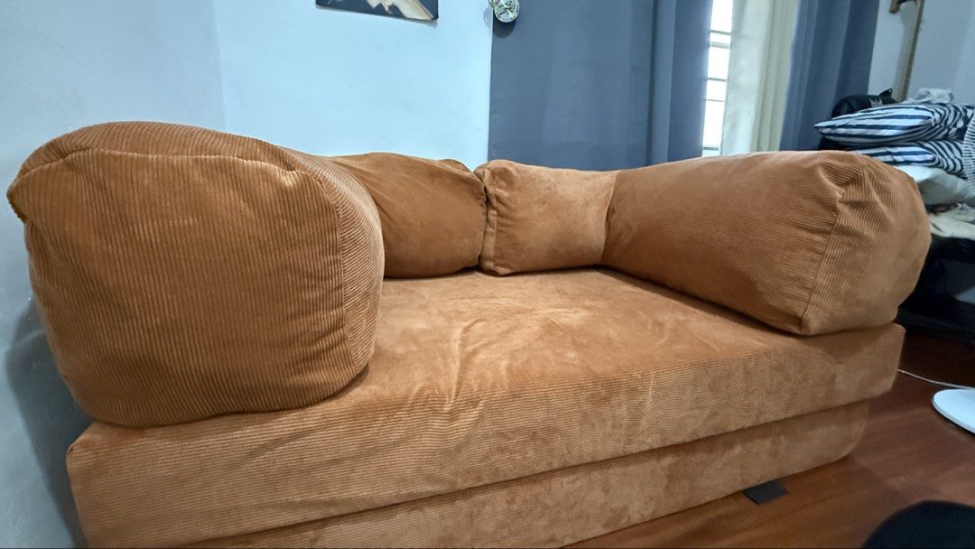 hygge Teddy+ Sofa (Category: Sofas) located in Manila. Submitted by maixxx_ (Listing ID 1471029270, Image 3). Description: Bought it at price: ₱32,000 (you can check po sa official website nila ung SRP) Selling it at: ₱20,000 Negotiable yung priceee. For delivery or pick-up lang since it’s really heavy. - Size: 150cmx100cmx70cm - 2 seater kapag sofa. For 2 person din if gagawing bed. - Bought it last July 2025. 1 year palang to sakin. - May free 