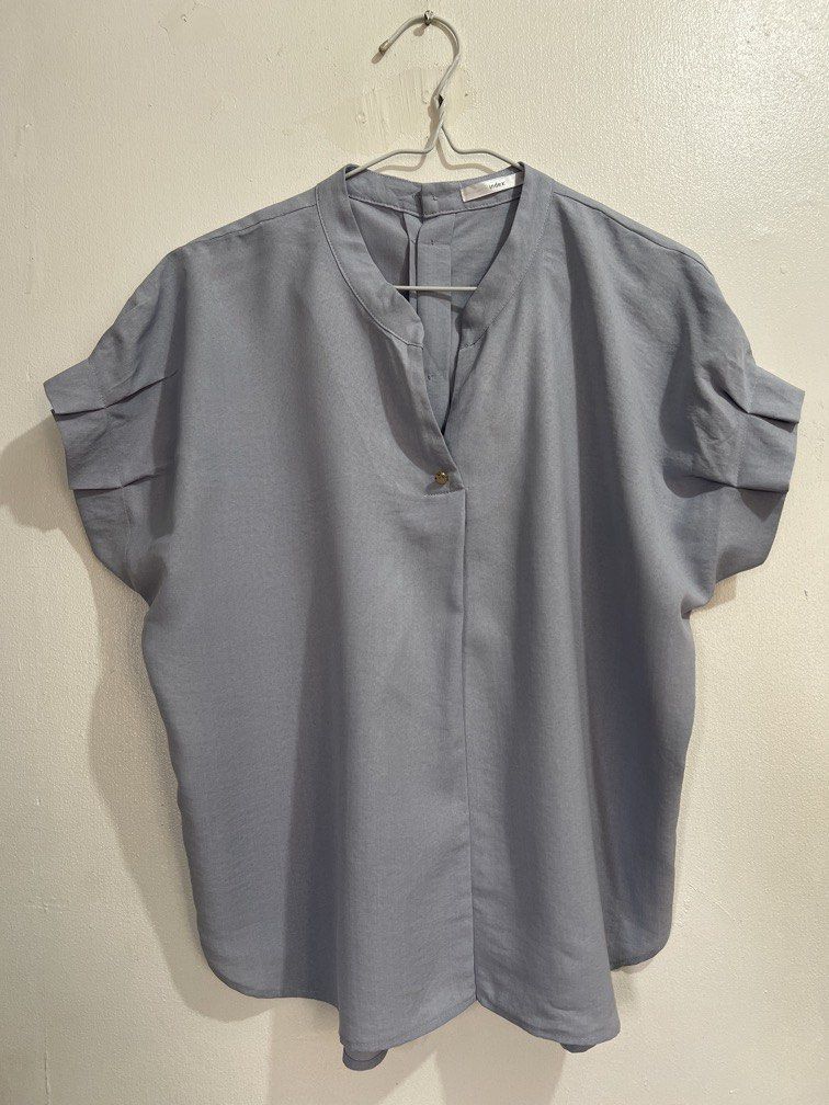 Index top with cute sleeve details (Category: Blouses) located in Las Pinas. Submitted by gaeley (Listing ID 1470941584, Image 1). Description: M on tag b: 23" armpit to armpit l: 23".