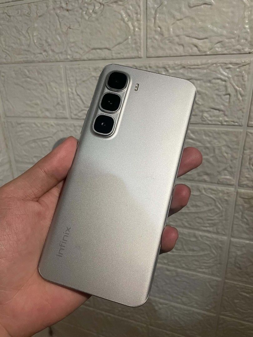 Infinix Hot 60 Pro Plus (Category: Android Others) located in Bulacan. Submitted by professorx_ (Listing ID 1471036412, Image 1). Description: Infinix Hot 60 Pro+ | Titanium Silver — 8+8 GB RAM 256 GB Storage — Helio G200 — 5160mAh — updated to XOS 16.3.0 (Glass UI) — 96 Battery Health (Pristine Condition) Makinis no issues 📦 Inclusions: Charger and Case 📍Meycauayan, Bulacan.