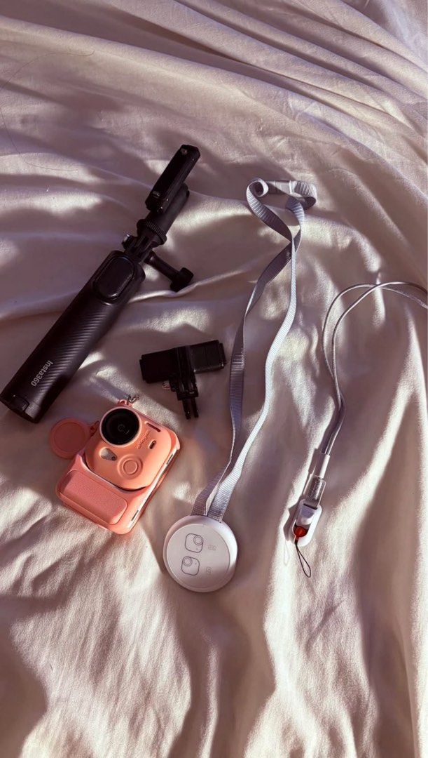 Insta360 Go Ultra (Category: Cameras) located in Quezon City. Submitted by barbitingz (Listing ID 1470947596, Image 1). Description: rush sale (today) with box.
