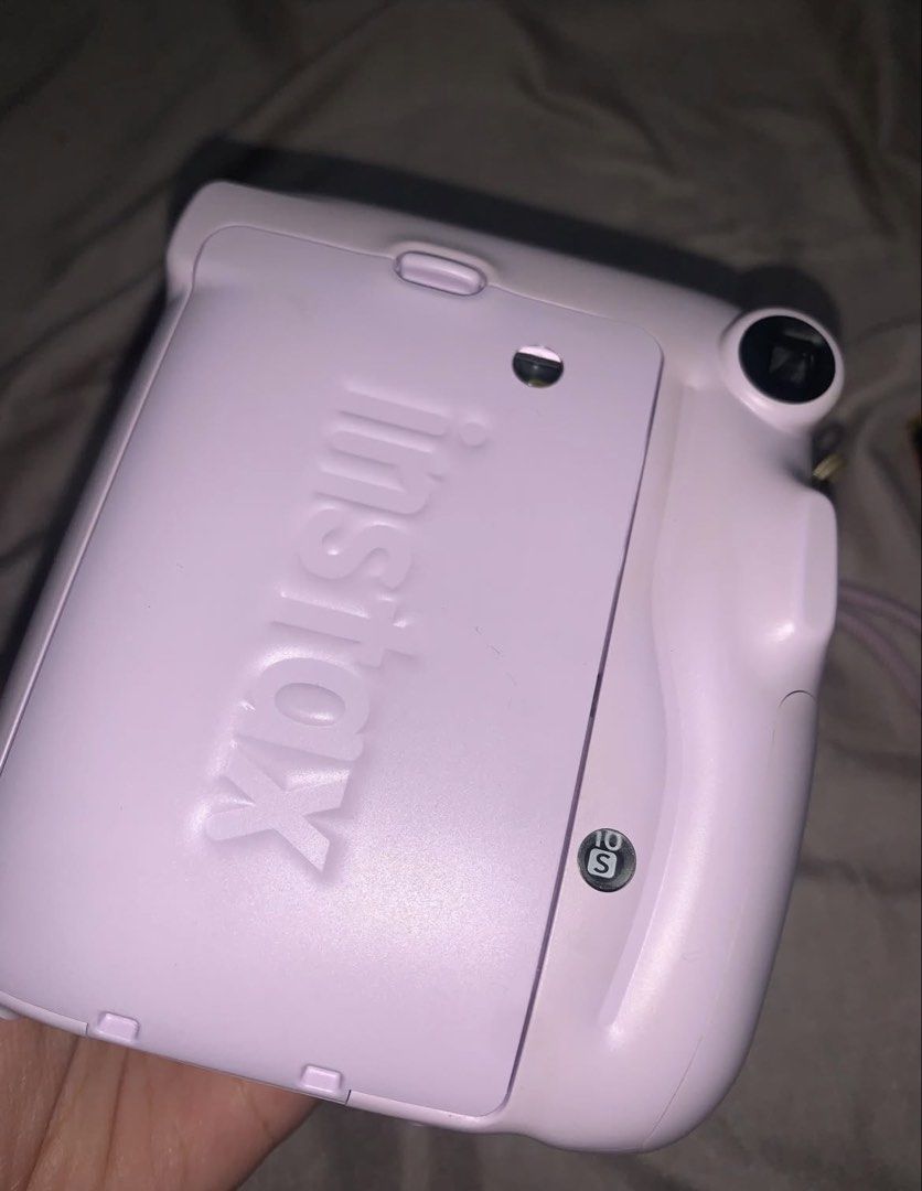 Instax Mini 11 (Category: Cameras) located in Manila. Submitted by luckieeecharmieezz (Listing ID 1470981031, Image 3). Description: Replaced with instax evo na, I don't refularly use it since di maka pagtravel before due to academic reasons ++ nagupgrade na din to evo, mas di na siya napapansin kaya selling for cheapest price possible kesa mabulok .