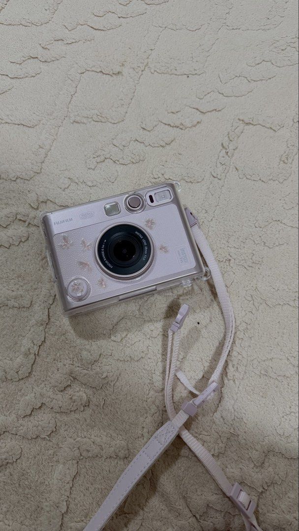 Instead mini evo pink digital camera (Category: Cameras) located in Taguig. Submitted by meandmymatchaagainsttheworld (Listing ID 1471101762, Image 1). Description: .