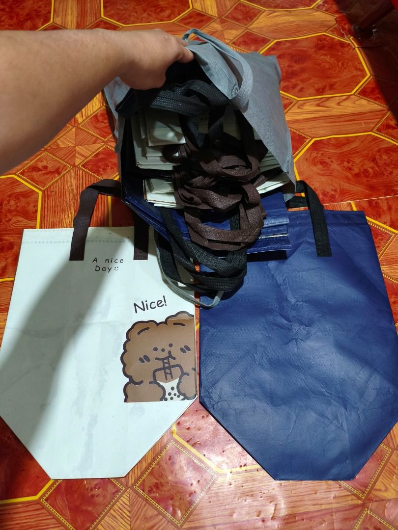 Insulation Bag (Category: Diaper Bags & Wetbags) located in Caloocan City. Submitted by ghoundz (Listing ID 1471083550, Image 1). Description: For sale!!! 35pcs used Insulation Bags (good for frozen goods, meats, drinks etc) - Type: Thermal / Insulation Bag - Features: Keeps food temperature hot or cold, sturdy fabric handles, foldable for easy storage - Ideal Use: Packed lunch, grocery shopping, food deliveries, or daily errands - Condition: Bra