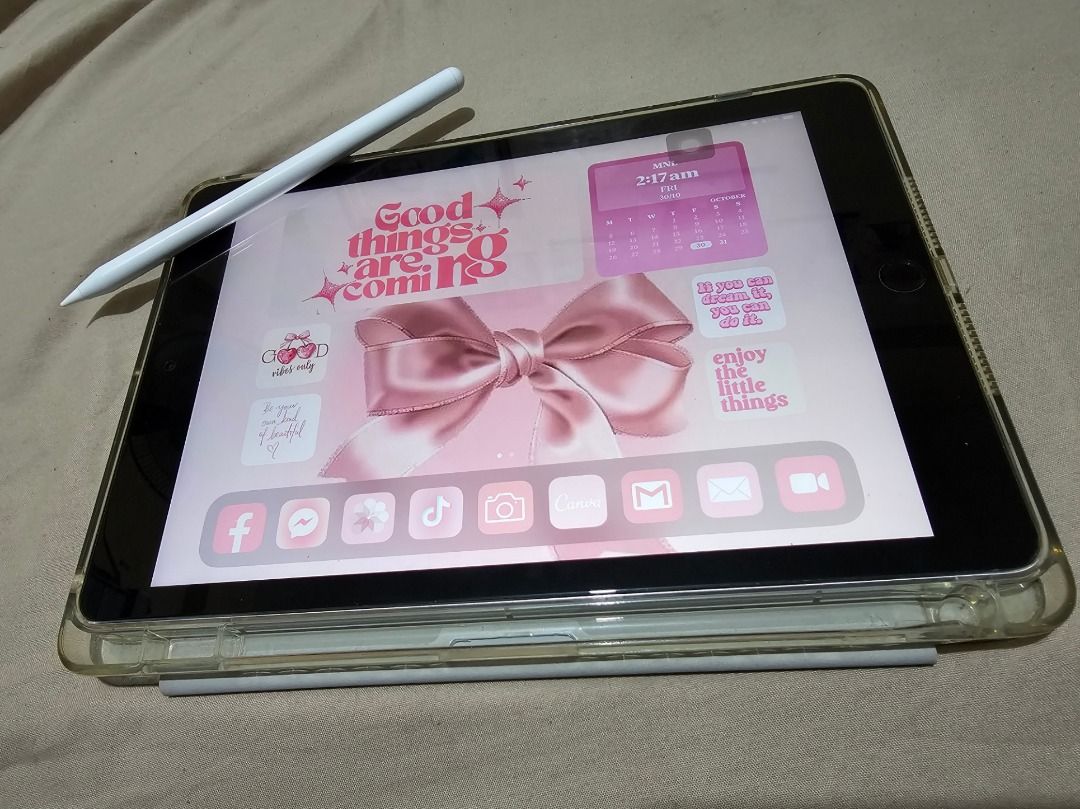 IPAD 6TH GENERATION 32gb with stylus pen (Category: iPad) located in Manila. Submitted by yatskiex2026 (Listing ID 1471099288, Image 2). Description: Ipad 6th Gen 32GB NO Hidden Issue!!! check up to sawa no screen issue already tempered with stylus pen included rush sale 75ook slight nego meetup or via lalamove only.