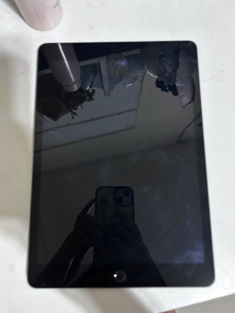IPAD 9TH GEN 256GB WIFI (Category: iPad) located in Manila. Submitted by mai.nichelooks (Listing ID 1471045116, Image 2). Description: price is negotiable !! dm me in ig: @f4irye.mai has minor - no dents (super inalagaan) updated to software ios.26.7.2 still running smooth good for games (i play ml and roblox a lot) good for studying !! (i edit and create reviewers here) W BOX.