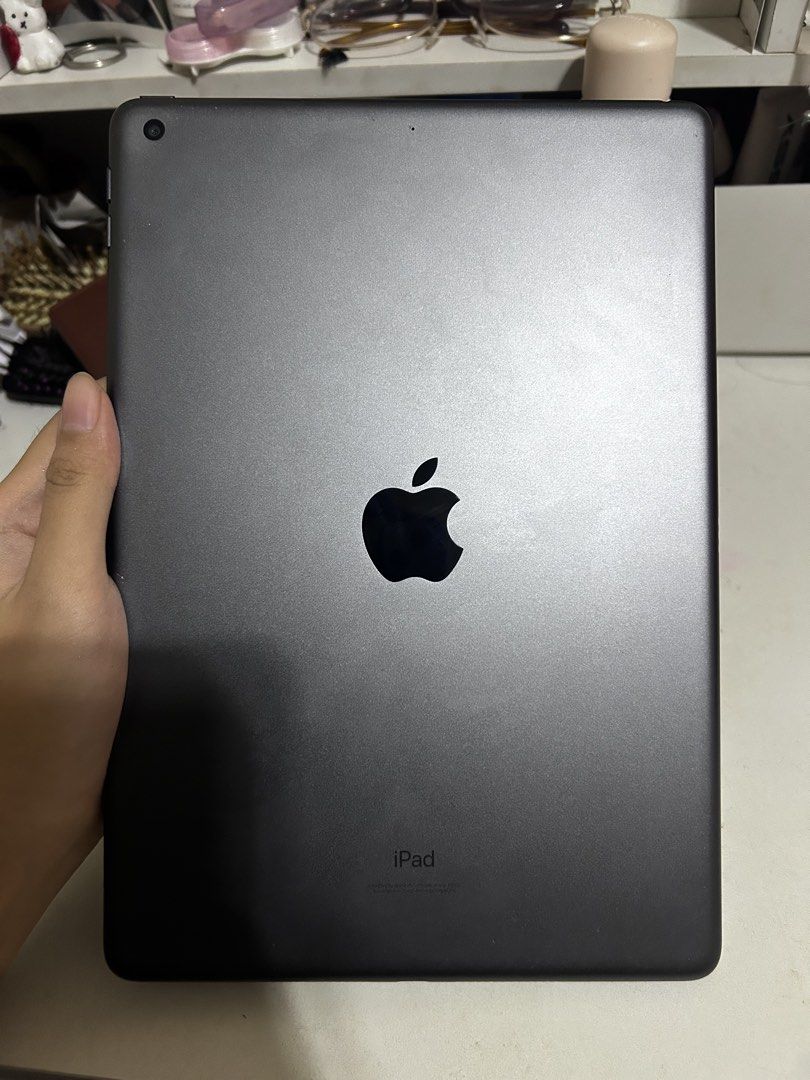 IPAD 9TH GEN 256GB WIFI (Category: iPad) located in Manila. Submitted by mai.nichelooks (Listing ID 1471045116, Image 1). Description: price is negotiable !! dm me in ig: @f4irye.mai has minor - no dents (super inalagaan) updated to software ios.26.7.2 still running smooth good for games (i play ml and roblox a lot) good for studying !! (i edit and create reviewers here) W BOX.
