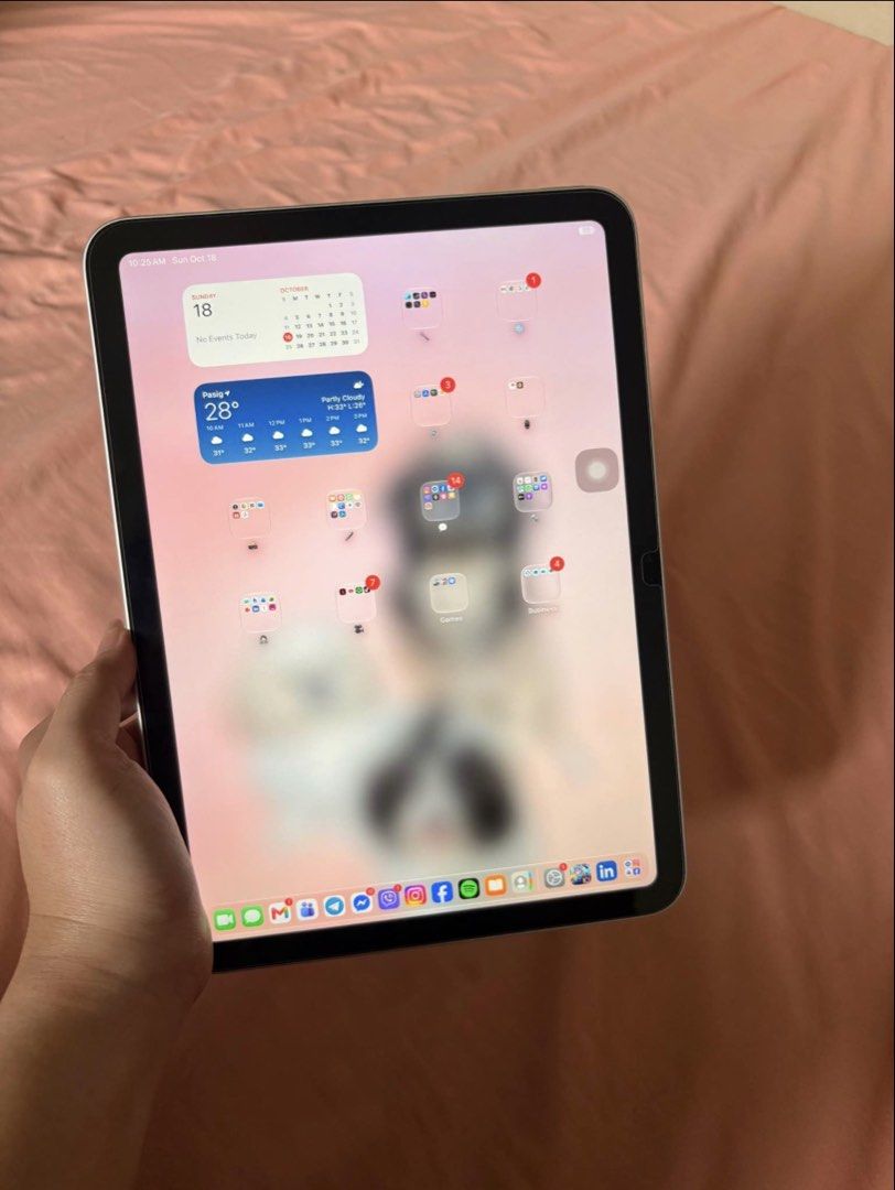iPad A16 11th Gen 256gb Silver (Category: iPad) located in Manila. Submitted by chili_cheese (Listing ID 1470972868, Image 1). Description: iPad A16 11th Generation 🔋 98% Battery Health 🔄 70 Cycle Count 💾 256gb Storage 📱 Complete accessories - with charger, case, and tempered glass ⚠️ Warranty until December 2026 ✨ RFS: Will buy a different iPad model 📍 Pasig or Podium/Megamall only 🛵 Delivery or meet up nearby areas only 💸 ₱28,000 💌 PM! 