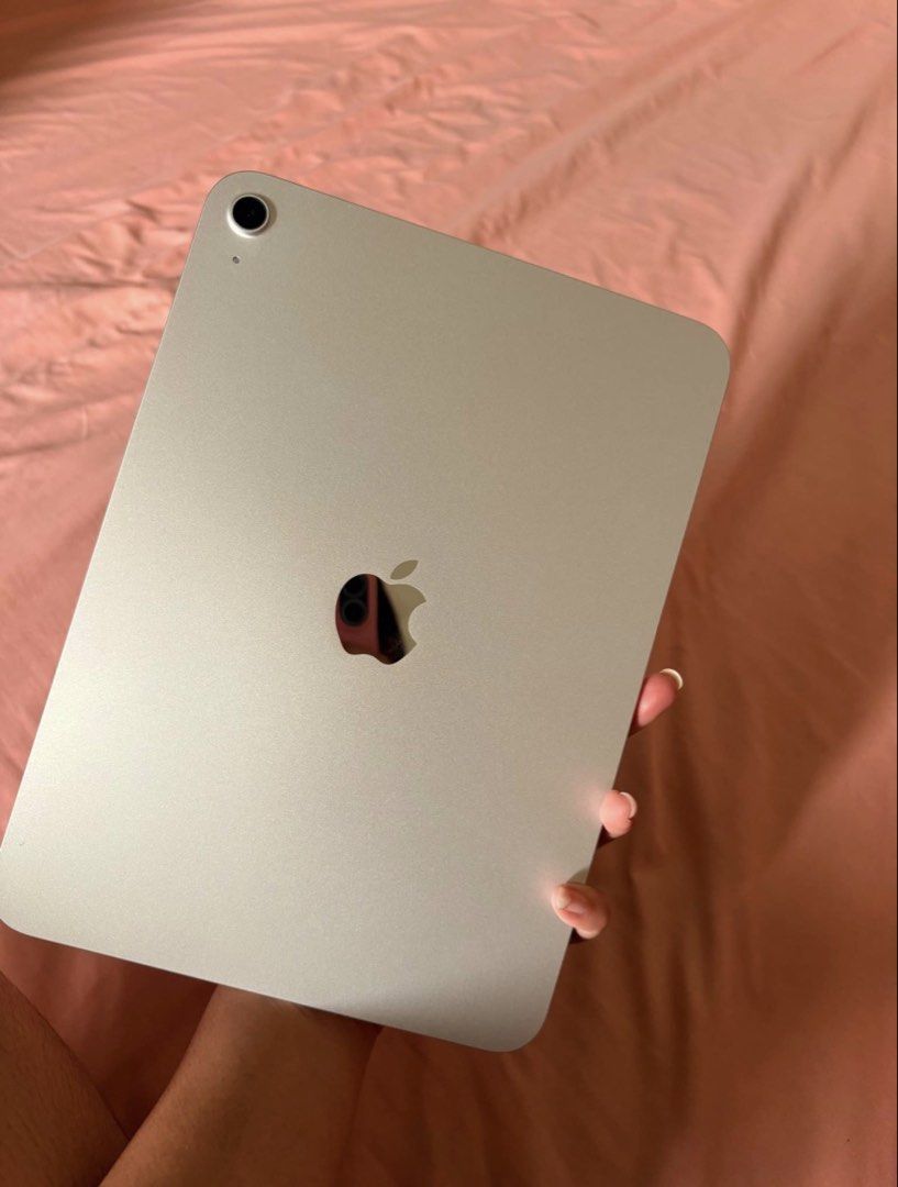 iPad A16 11th Gen 256gb Silver (Category: iPad) located in Manila. Submitted by chili_cheese (Listing ID 1470972868, Image 2). Description: iPad A16 11th Generation 🔋 98% Battery Health 🔄 70 Cycle Count 💾 256gb Storage 📱 Complete accessories - with charger, case, and tempered glass ⚠️ Warranty until December 2026 ✨ RFS: Will buy a different iPad model 📍 Pasig or Podium/Megamall only 🛵 Delivery or meet up nearby areas only 💸 ₱28,000 💌 PM! 