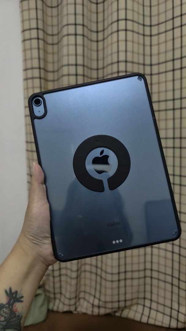 iPad Air 5 M1 256 GB - WiFi (Category: iPad) located in Manila. Submitted by karlapauli53286 (Listing ID 1471045363, Image 2). Description: iPad Air 5 M1 256 GB - WiFi Lightly used - 3utools battery health is 98% Zero to minimal scratches Inclusions: Unit 2 Cases Original charger and usb C Meetup: Molino, Bacoor, Alabang, Las Pinas, MOA area Lalamove or grab: Pay online before delivery but meetup is preferred 25K.