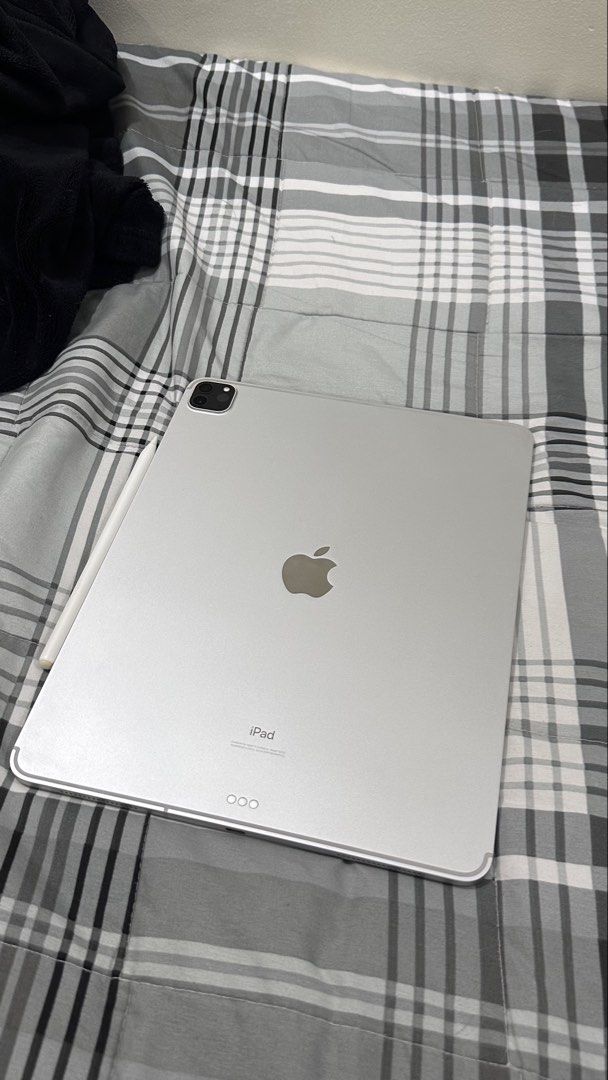 Ipad Pro 12.9 Inches (4th gen) (Category: iPad) located in Las Pinas. Submitted by killhouse (Listing ID 1471097900, Image 3). Description: Ipad Pro 12.9 inch 4th gen NEGOTIABLE No issue No scratches, no dents 100% makinis All working (Face ID, Truetone, Icloud, Cameras) With DOQO Magic Keyboard With original apple pencil Las Piñas loc.