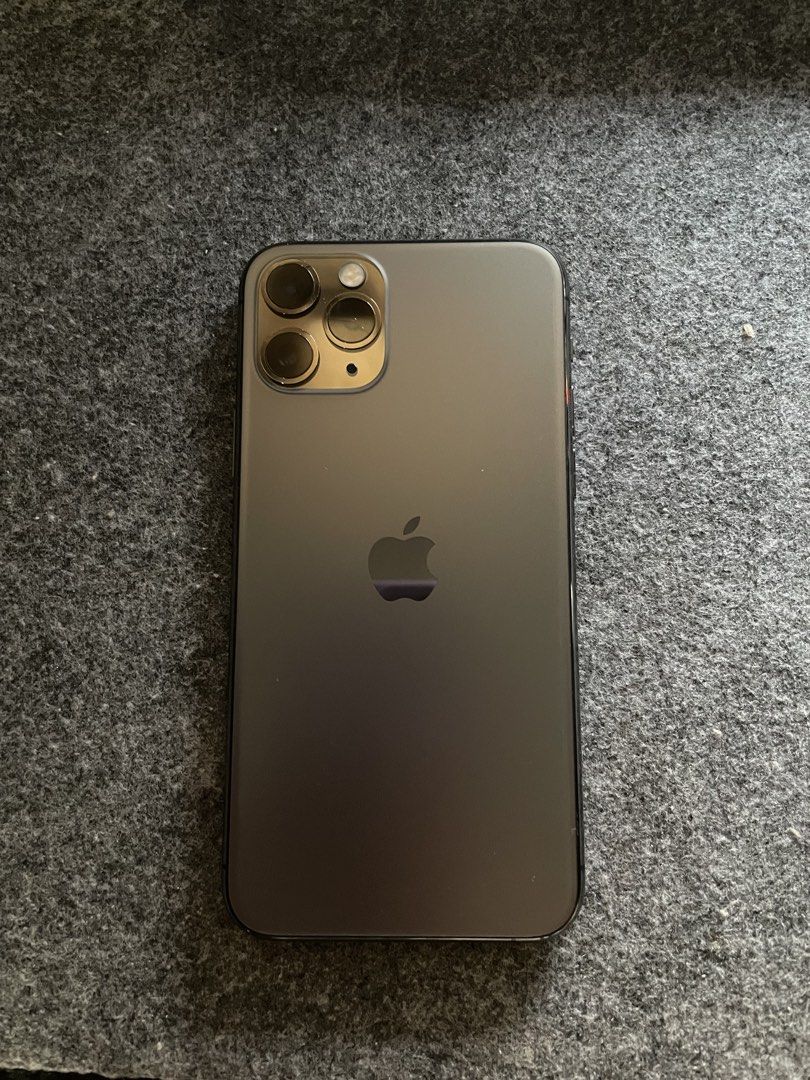 IPHONE 11 PRO | 256GB (Category: iPhone 11 Series) located in Manila. Submitted by momoringgzzz (Listing ID 1471024184, Image 2). Description: FS: IPHONE 11 PRO | 256GB Personal Phone | Lady Owned Storage: 256GB Battery Health: 63% True Tone: Working Face ID: Working Physical Condition: No Scratches or Dents No History Repair / Never Been Opened (PM for Model and Serial Number) Inclusions: Phone Cases RFS: Upgraded Price still Negotiable 📍Meetup