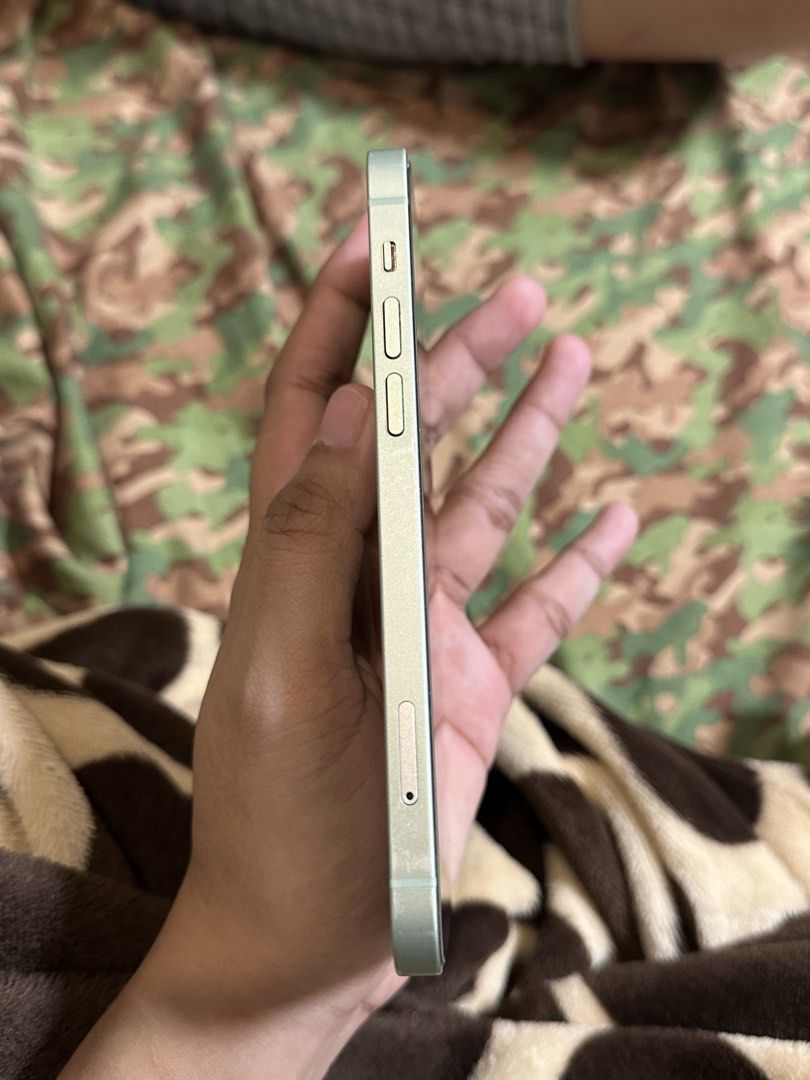 Iphone 12 (Category: iPhone 12 Series) located in Valenzuela. Submitted by nicadahhh (Listing ID 1470953545, Image 3). Description: - 128 gb - mint green - 71% batt health - never been repaired nor opened - unit only w/ box -had it since release issue - color white sim case not noticeable naman - yung back cam lang nag blurr kapag 1x, ok sya kapag naka 0.5 (can send video thru dm to see the actual 1x) rfs. rush need fundss pls! 📍VALENZUELA AREA.