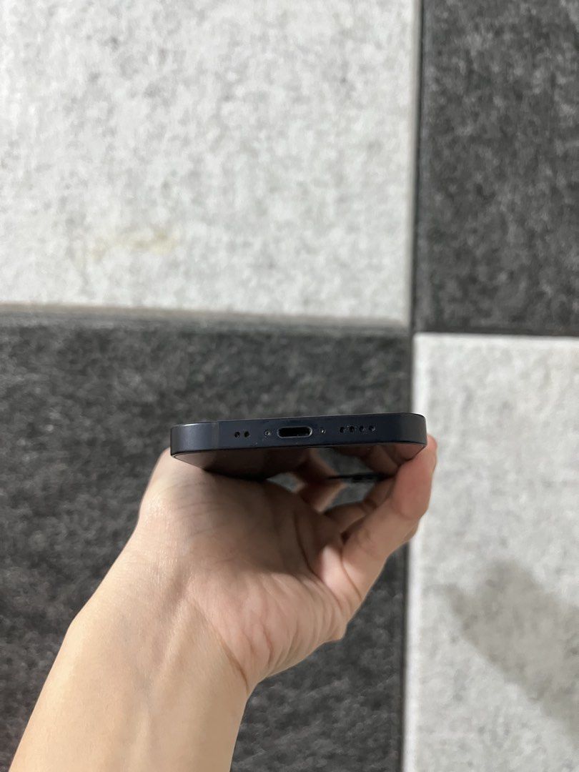 IPHONE 12 MINI 256gb (Category: iPhone 12 Series) located in Las Pinas. Submitted by zrcstix (Listing ID 1471103606, Image 3). Description: Iphone 12 Mini 256gb Unit only Good Condition No issue 84% Battery Health Face ID/True Tone working All original.