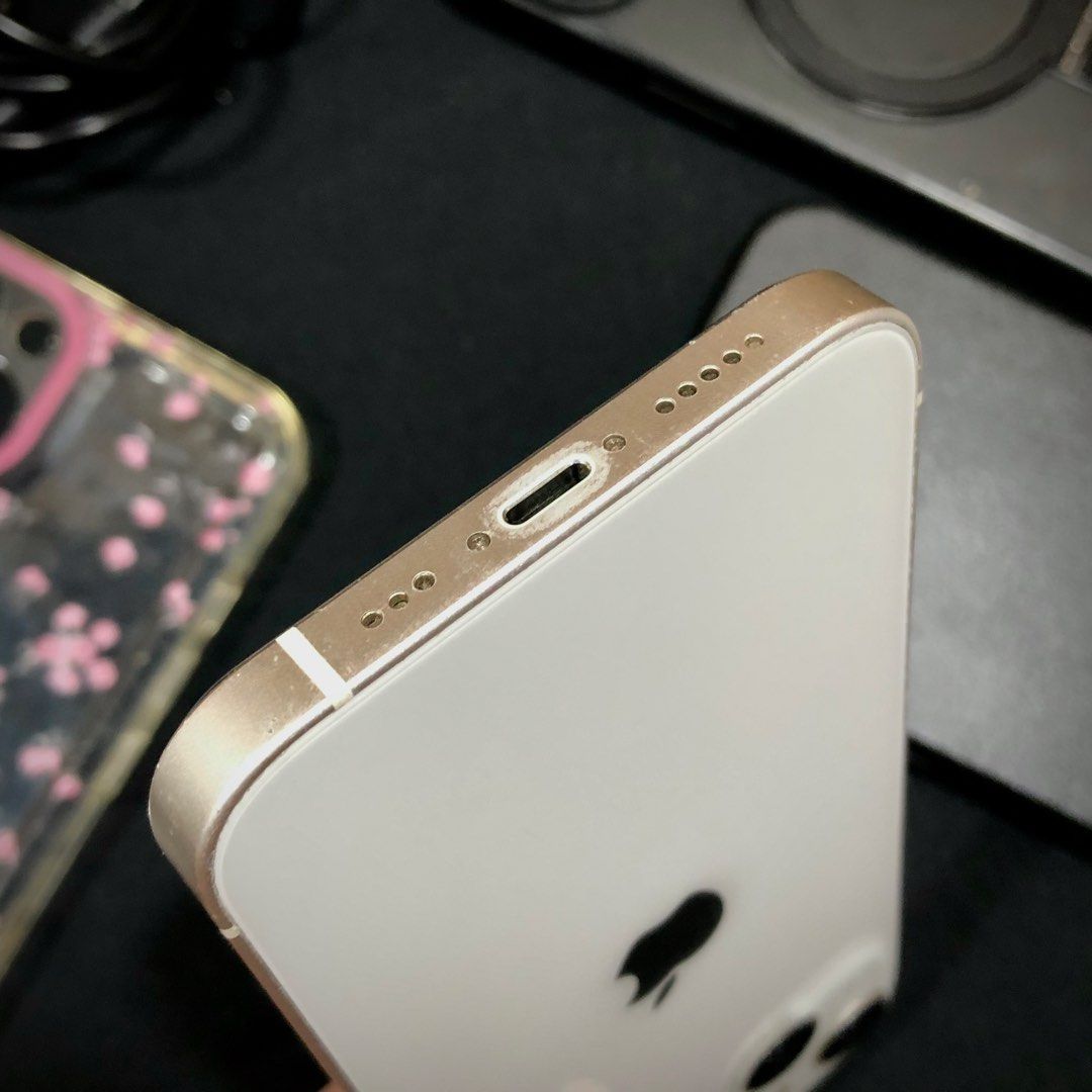 iPhone 13 128gb White Starlight (Category: iPhone 13 Series) located in Manila. Submitted by keenfox_1a3b54 (Listing ID 1471015775, Image 3). Description: Selling iPhone 13 -128gb -Starlight -iOS 27 -Openline / Unlocked / Any Sim Package Includes -iPhone 13 -Cases -Cord -Tempered Glass already Installed Smoothness: 90% (No Dents) Battery Health: 100% (Replaced Genuine Battery) Face ID: ok Camera Front & Back: ok Sound: ok Truetone: ok Test all yo