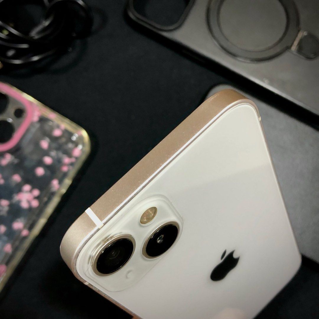 iPhone 13 128gb White Starlight (Category: iPhone 13 Series) located in Manila. Submitted by keenfox_1a3b54 (Listing ID 1471015775, Image 2). Description: Selling iPhone 13 -128gb -Starlight -iOS 27 -Openline / Unlocked / Any Sim Package Includes -iPhone 13 -Cases -Cord -Tempered Glass already Installed Smoothness: 90% (No Dents) Battery Health: 100% (Replaced Genuine Battery) Face ID: ok Camera Front & Back: ok Sound: ok Truetone: ok Test all yo
