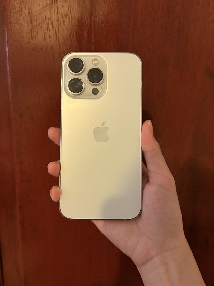 iPhone 13 Pro 128GB Silver (Category: iPhone 13 Series) located in Paranaque City. Submitted by fluttershyponyy (Listing ID 1471012827, Image 1). Description: -Pristine physical condition, no scratches or dents at all -Excellent camera quality for crisp, detailed photos and videos -Battery health: 74% -Bought brand new upon release Unit only — no inclusions Selling price: ₱20,000 Open for negotiation!.