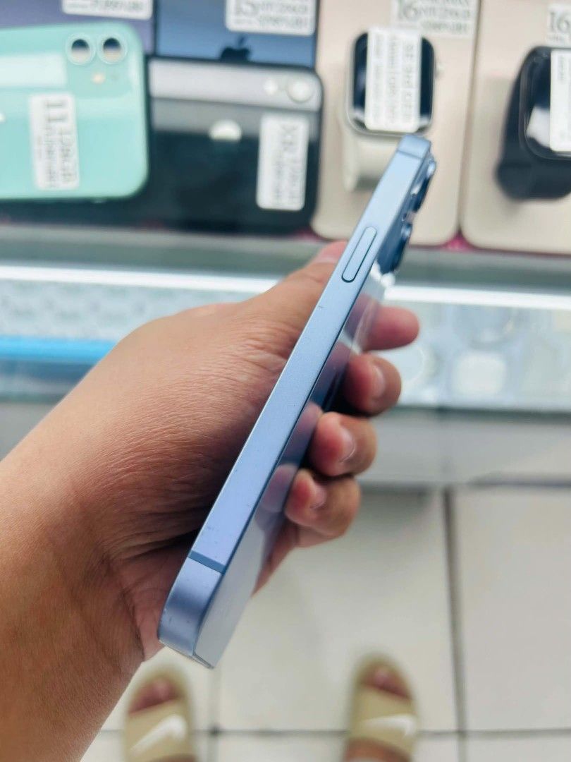 Iphone 14 128GB (Category: iPhone 14 Series) located in Manila. Submitted by andrew1517 (Listing ID 1471044732, Image 3). Description: No issue minor dents only.