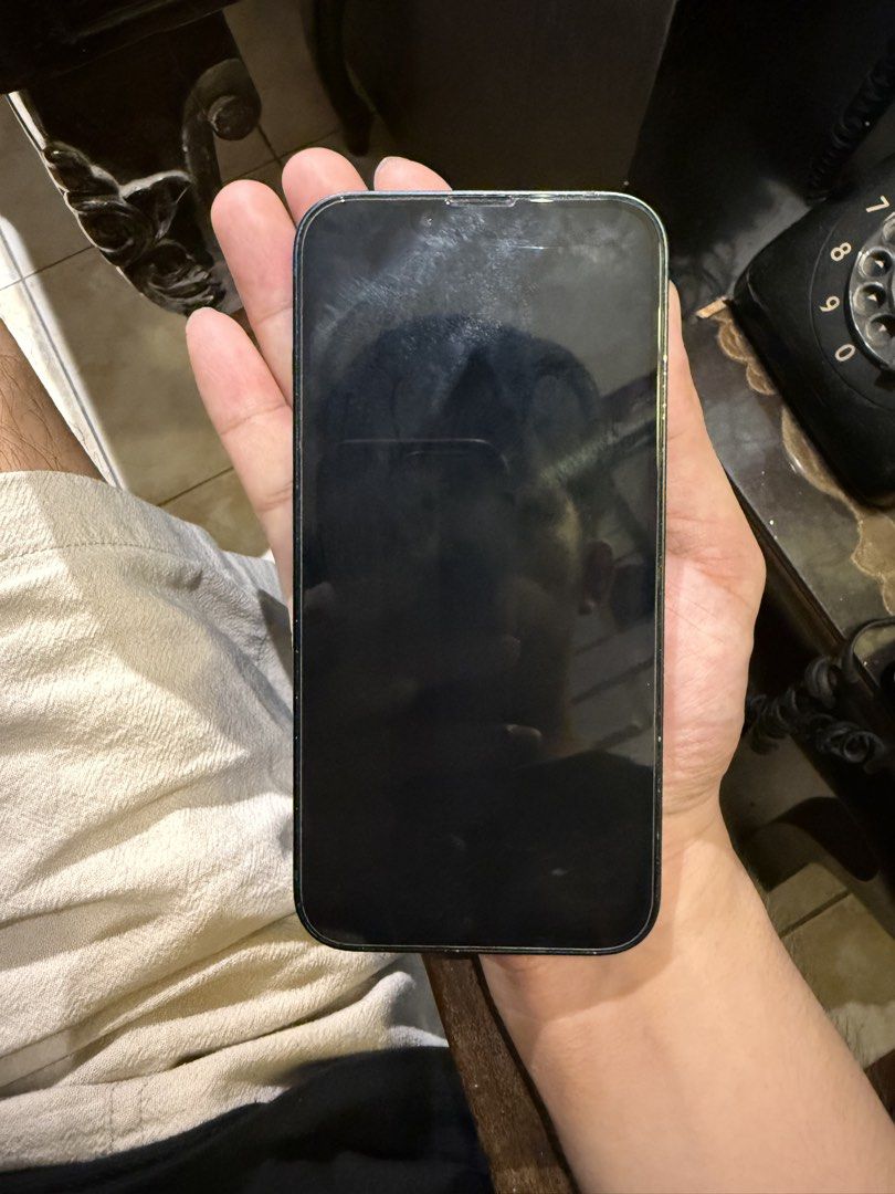 iPhone 14 256GB (Category: iPhone 14 Series) located in Paranaque City. Submitted by blacksushit (Listing ID 1470936581, Image 3). Description: iPhone 14 256gb 75% batt health All features working No icloud issue ios up to date No dents and scratches, minimal chipping only Openline With box.