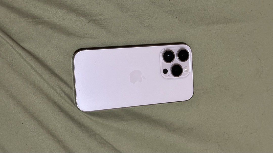 IPHONE 14 PRO (Category: iPhone 14 Series) located in Mandaluyong City. Submitted by libadiam_505 (Listing ID 1471015651, Image 1). Description: - Model: iPhone 14 Pro - Storage: 256GB - Color: Silver - No issue - Reason for selling: Need funds for upgrade - Price negotiable for sure buyers - Meetup available at Taguig City or via shipping.