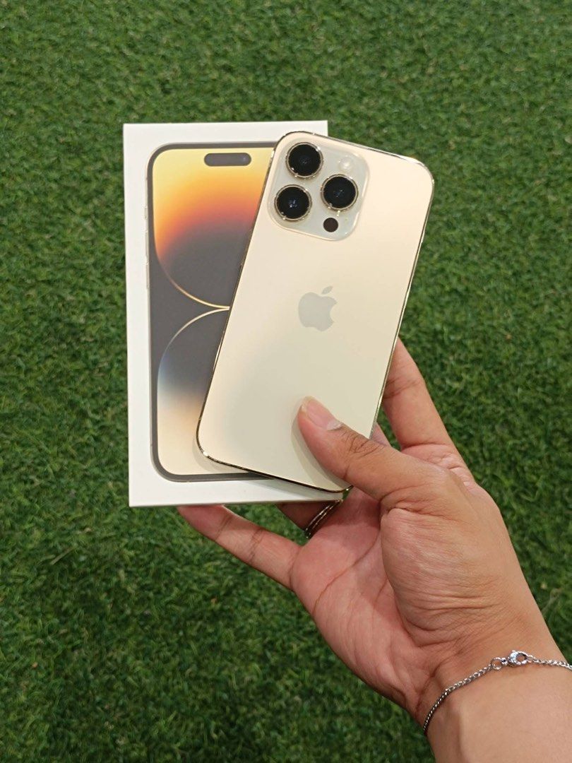 iPhone 14 Pro (Category: iPhone 14 Series) located in Las Pinas. Submitted by kebmolina26116 (Listing ID 1471088382, Image 1). Description: HELPING A FRIEND!!! For sale Only🥶 Selling it for 25,000 only ‼️ pick up sa BF Resort Las Piñas‼️RUSH ( AUTO PASS SA TATAWAD PA ) Iphone 14 Pro “ Gold “ - 128 gb - 77% Battery health ( Original batt/Not replaced/ Not boosted - No history of repair/replacements - Face ID working - Factory Unlocked - NTC Appro