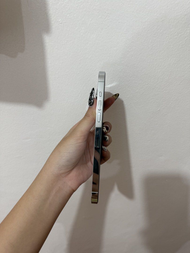 iPhone 14 Pro Max 128gb (Category: iPhone 14 Series) located in Pasay City. Submitted by mimiiiiiiiiiiiiiii (Listing ID 1471072835, Image 3). Description: Selling my Iphone 14 Pro Max 128gb (Silver) 76% Battery Health No scratches No dents Inclusion: Original Box and Unit RFS: Upgraded to higher unit.
