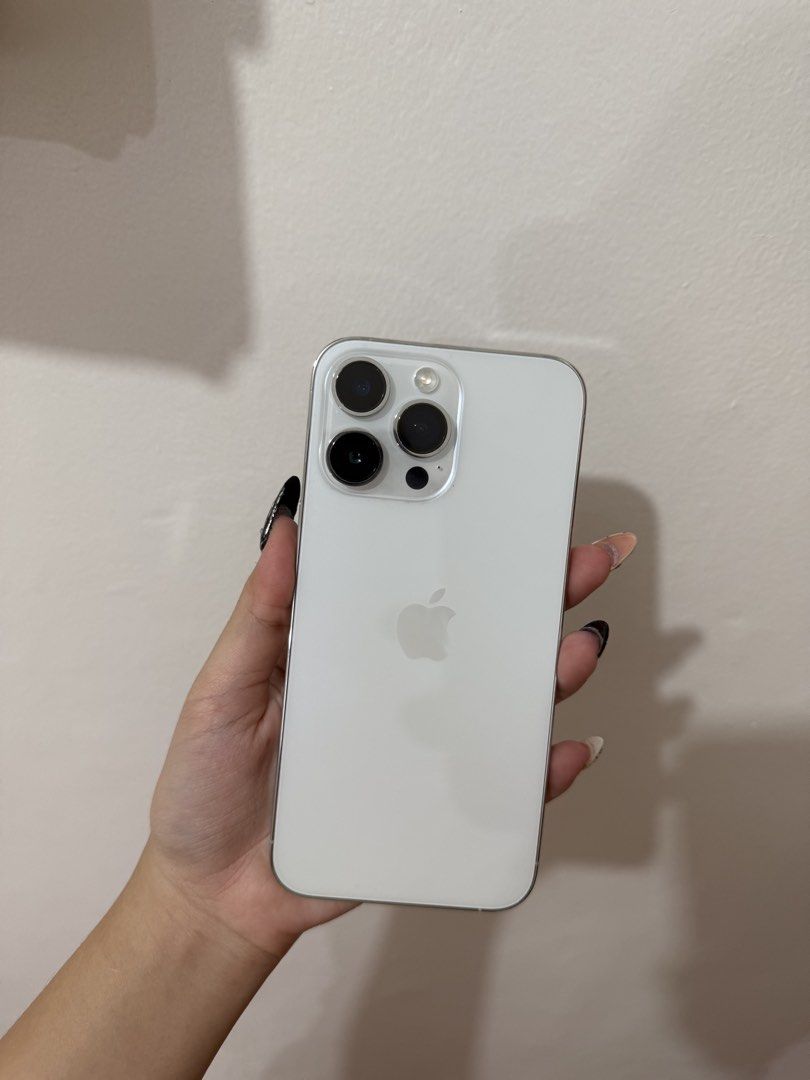 iPhone 14 Pro Max 128gb (Category: iPhone 14 Series) located in Pasay City. Submitted by mimiiiiiiiiiiiiiii (Listing ID 1471072835, Image 2). Description: Selling my Iphone 14 Pro Max 128gb (Silver) 76% Battery Health No scratches No dents Inclusion: Original Box and Unit RFS: Upgraded to higher unit.