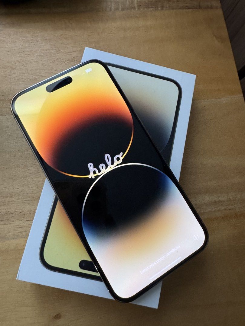Iphone 14 Pro Max 256 GB (Category: iPhone 14 Series) located in Quezon City. Submitted by crslph (Listing ID 1471019468, Image 3). Description: Iphone 14 Pro Max 256gb storage Openline 76% batt health No issues Lady owned With free cases With box and original cable charger (no adaptor) .