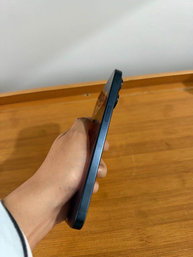 IPHONE 15 PRO MAX (Category: iPhone 15 Series) located in Manila. Submitted by mighty_eljayyyy (Listing ID 1470969916, Image 2). Description: RUSH SALE: Iphone 15 PRO MAX 512 96% Ntc approved No sim restrictions With: charger, cases .