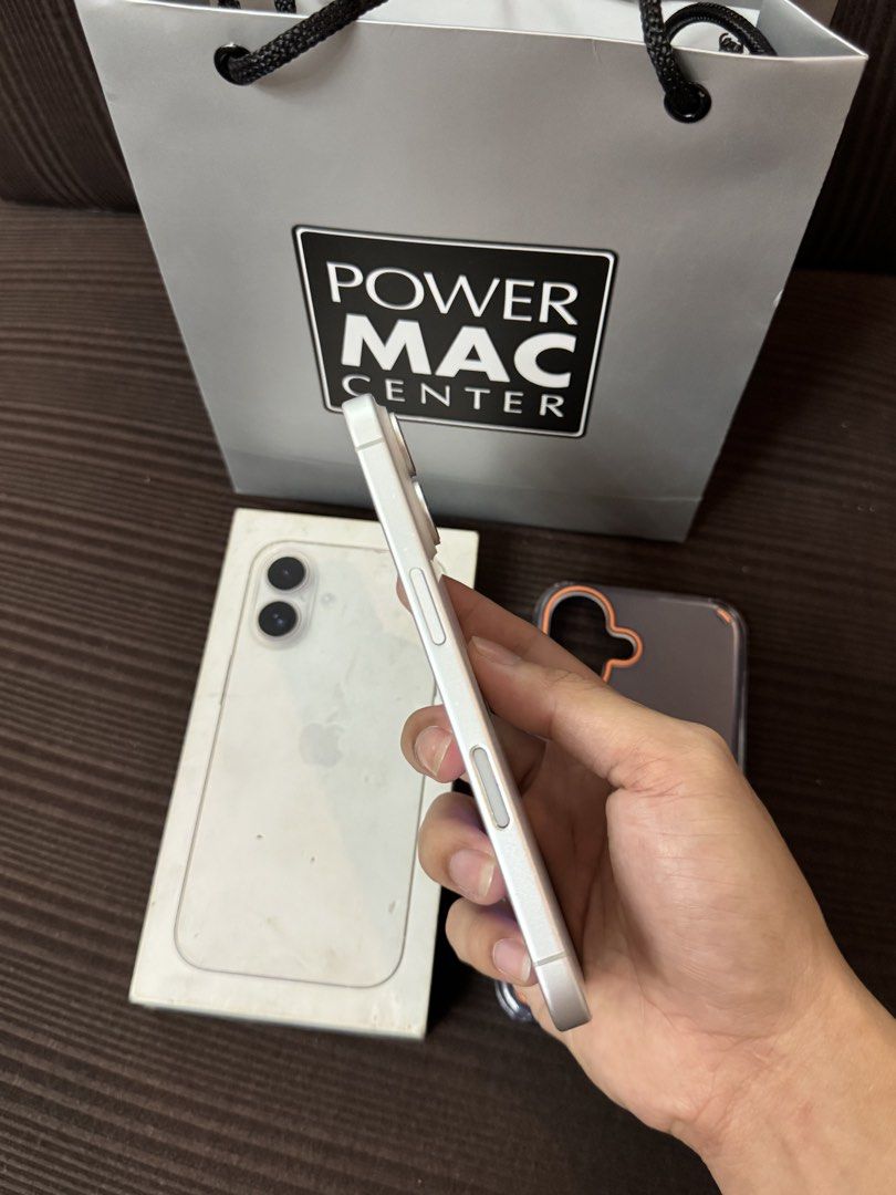 iPhone 16 98%Battery health (Category: iPhone 16 Series) located in Caloocan City. Submitted by dreezz (Listing ID 1470991321, Image 3). Description: 32,500 fixed last price. Pass sa barat/lowballer‼️ IPhone 16 128gb | White | Factory unlocked | 98% Battery health | No scratches |minimal dents only | No history of repair Inclusions: Unit, box, case and original cord Location: Sm Fairview and Camarin North Caloocan.