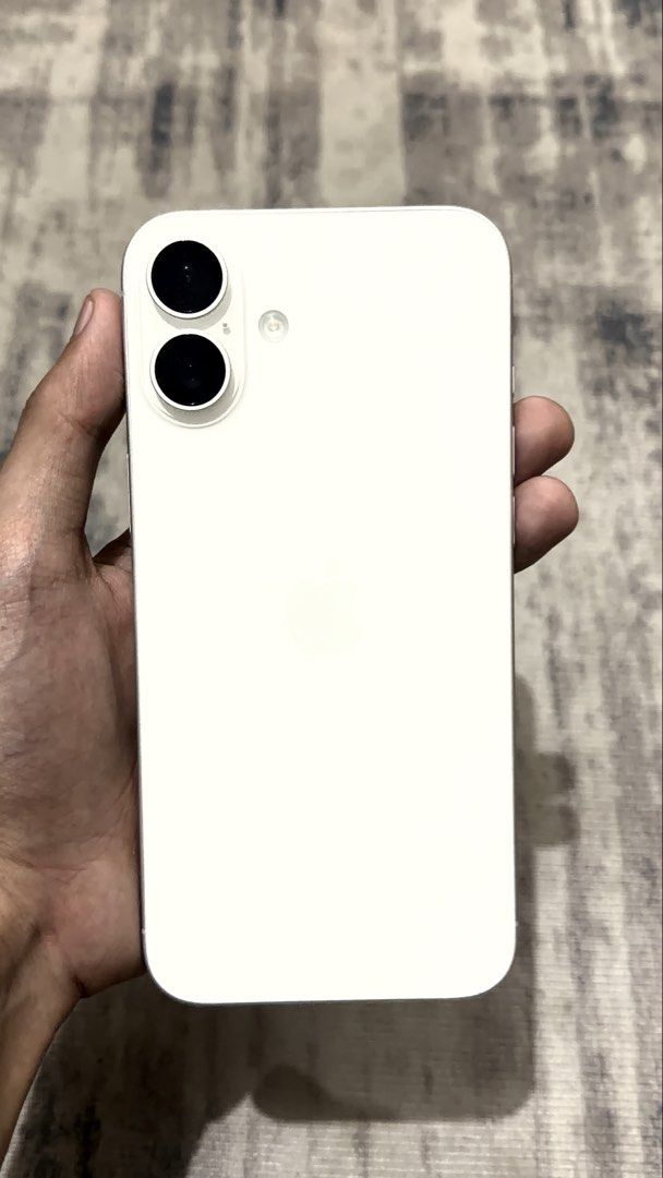 iPhone 16 Plus White 256GB (Category: iPhone 16 Series) located in Manila. Submitted by mj4yyz (Listing ID 1471016174, Image 1). Description: FOR SALE OR SWAP 92% Batt Health ZP/A Local Any Sim No History of Repair No Issue Unli Check and Reset Unit Only Manila Area.